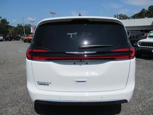 2026 Chrysler Pacifica Pinnacle