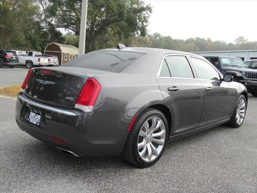 2019 Chrysler 300 Touring