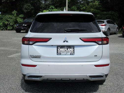 2022 Mitsubishi Outlander SE