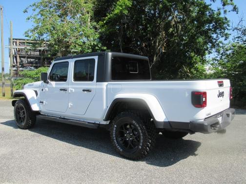 2024 Jeep Gladiator Sport