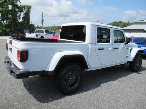 Bright White Clearcoat 2026 Jeep Gladiator Sport S