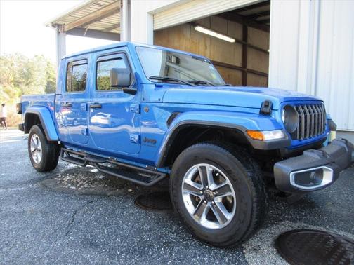 2024 Jeep Gladiator Sport S