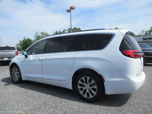 2025 Chrysler Pacifica Hybrid Pinnacle