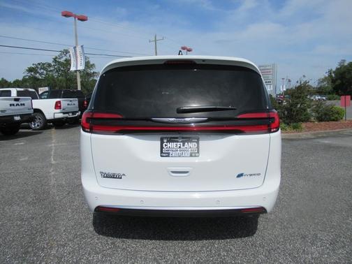 2025 Chrysler Pacifica Hybrid Pinnacle