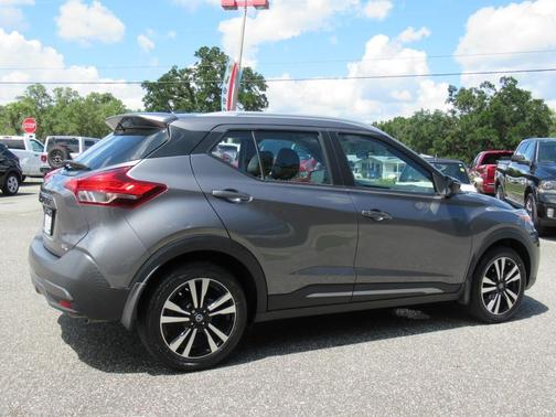 2019 Nissan Kicks SR