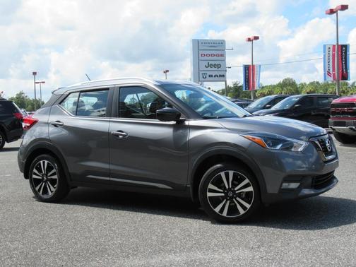 2019 Nissan Kicks SR