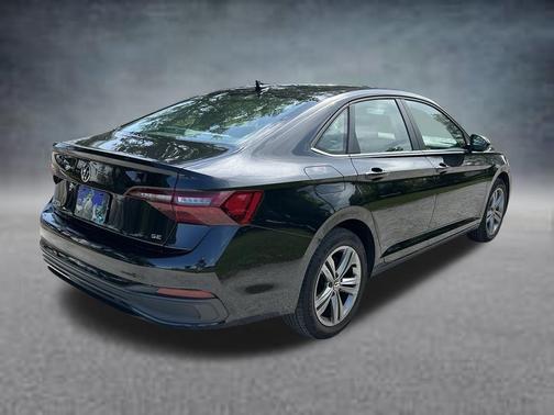 Deep Black Pearl Effect 2024 Volkswagen Jetta 1.5T SE
