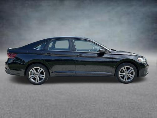 Deep Black Pearl Effect 2024 Volkswagen Jetta 1.5T SE