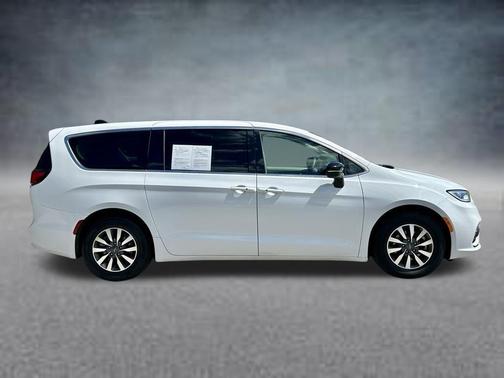 Bright White Clearcoat 2024 Chrysler Pacifica Hybrid Select