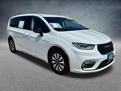 Bright White Clearcoat 2024 Chrysler Pacifica Hybrid Select