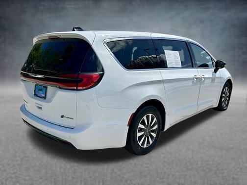 Bright White Clearcoat 2024 Chrysler Pacifica Hybrid Select