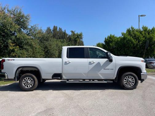 Summit White 2026 Chevrolet Silverado 2500 LT