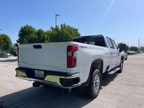 Summit White 2026 Chevrolet Silverado 2500 LT
