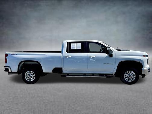 Summit White 2026 Chevrolet Silverado 2500 LT