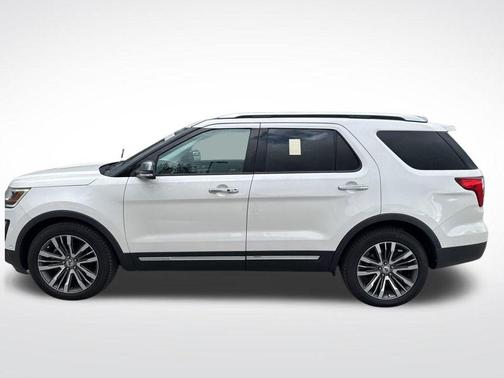 White Platinum Clearcoat Metallic 2017 Ford Explorer Platinum