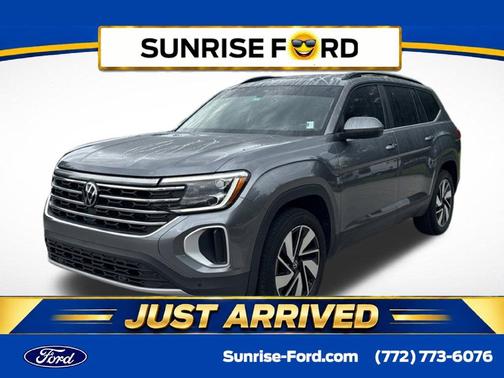 Platinum Gray Metallic 2024 Volkswagen Atlas 2.0T SE w/Technology