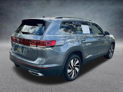 Platinum Gray Metallic 2024 Volkswagen Atlas 2.0T SE w/Technology