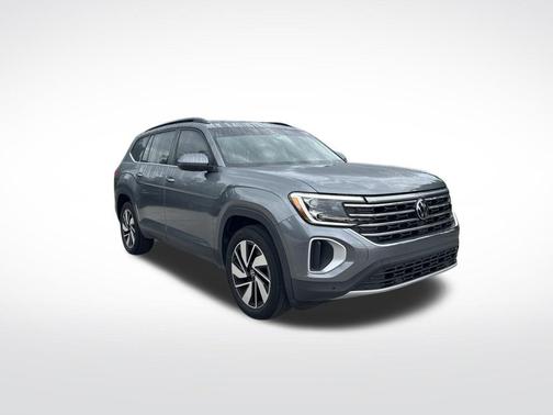 Platinum Gray Metallic 2024 Volkswagen Atlas 2.0T SE w/Technology