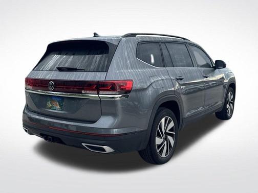 Platinum Gray Metallic 2024 Volkswagen Atlas 2.0T SE w/Technology