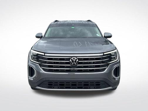 Platinum Gray Metallic 2024 Volkswagen Atlas 2.0T SE w/Technology