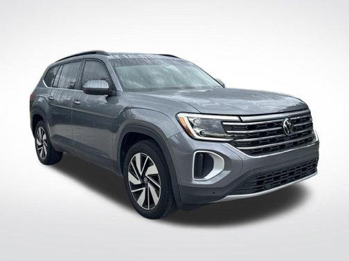 Platinum Gray Metallic 2024 Volkswagen Atlas 2.0T SE w/Technology