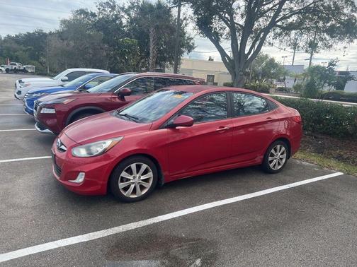 2013 Hyundai Accent GLS