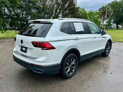 Opal White Pearl Effect 2023 Volkswagen Tiguan 2.0T SE