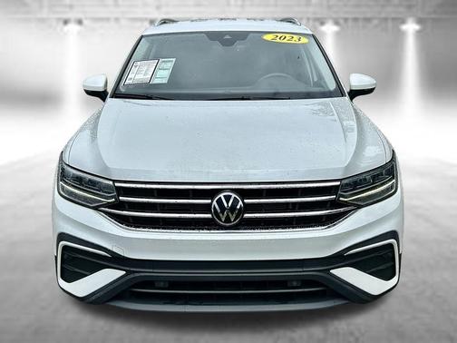Opal White Pearl Effect 2023 Volkswagen Tiguan 2.0T SE