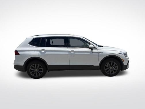 Opal White Pearl Effect 2023 Volkswagen Tiguan 2.0T SE