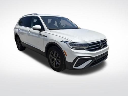 Opal White Pearl Effect 2023 Volkswagen Tiguan 2.0T SE