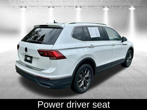 Opal White Pearl Effect 2023 Volkswagen Tiguan 2.0T SE