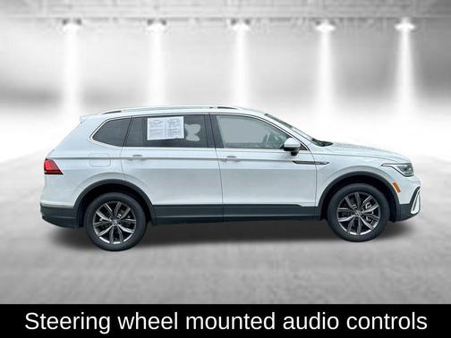 Opal White Pearl Effect 2023 Volkswagen Tiguan 2.0T SE