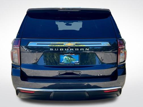 2023 Chevrolet Suburban LT