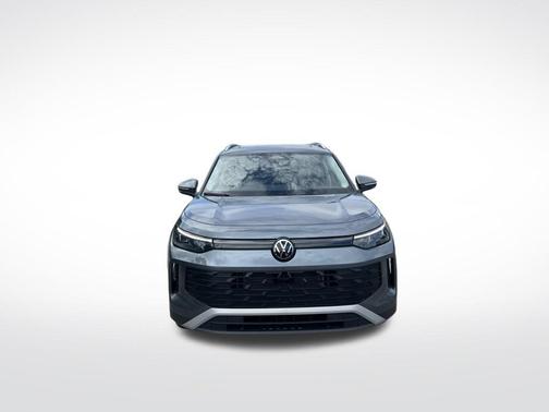 Platinum Gray Metallic 2025 Volkswagen Tiguan 2.0T SE