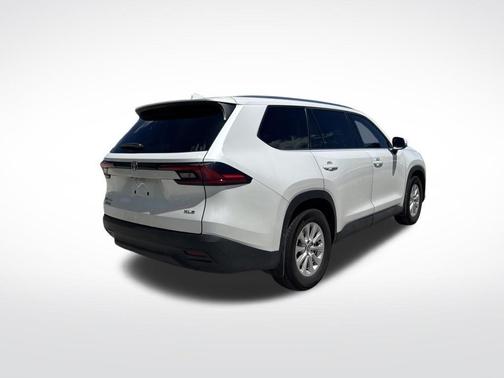 Pearl 2026 Toyota Grand Highlander Hybrid XLE