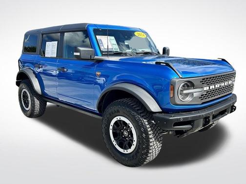 Blue Metallic 2024 Ford Bronco Badlands