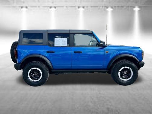 Blue Metallic 2024 Ford Bronco Badlands