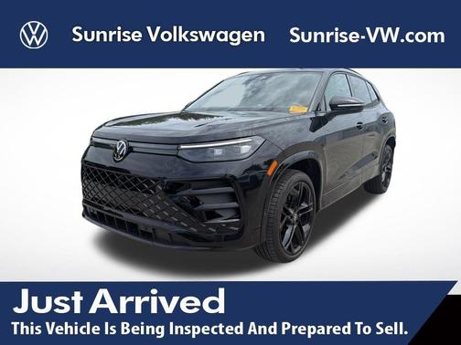Deep Black Pearl Effect 2025 Volkswagen Tiguan 2.0T SE R-Line Black