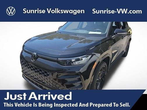 Deep Black Pearl Effect 2025 Volkswagen Tiguan 2.0T SE R-Line Black