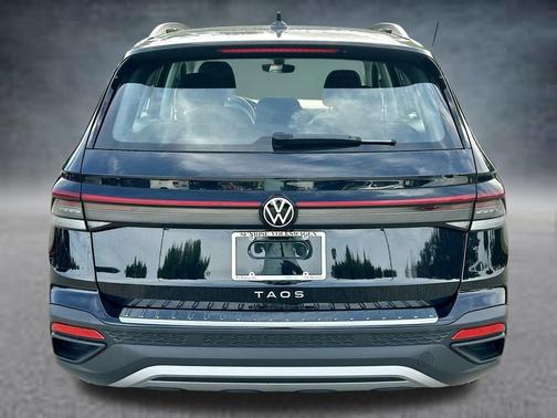 Deep Black Pearl Effect 2026 Volkswagen Taos 1.5T S
