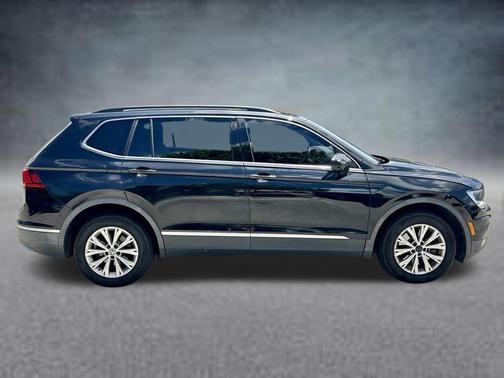 Deep Black Pearl Effect 2018 Volkswagen Tiguan 2.0T SE