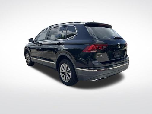 Deep Black Pearl Effect 2018 Volkswagen Tiguan 2.0T SE