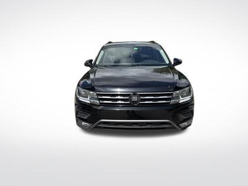 Deep Black Pearl Effect 2018 Volkswagen Tiguan 2.0T SE