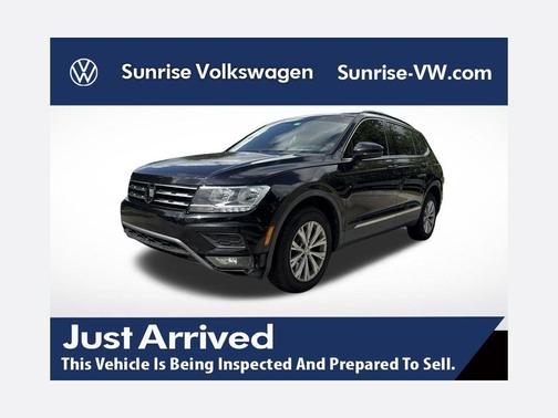 Deep Black Pearl Effect 2018 Volkswagen Tiguan 2.0T SE