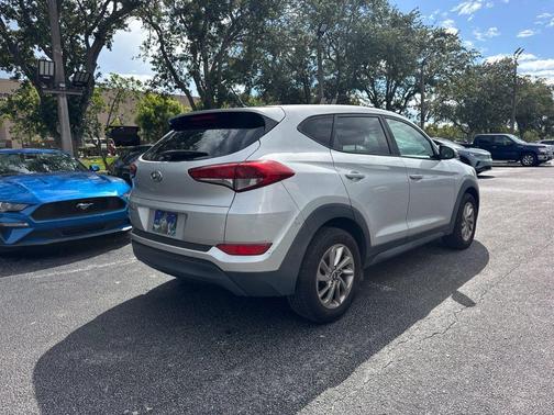 Molten Silver 2018 Hyundai TUCSON SE