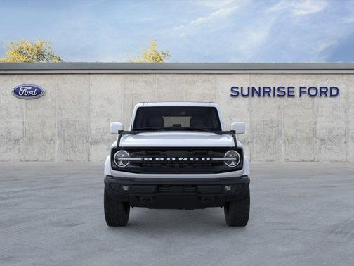 Oxford White 2026 Ford Bronco Outer Banks