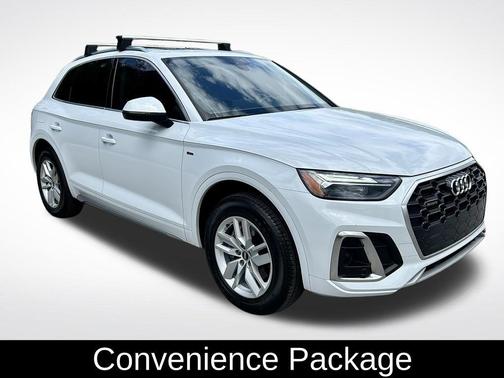 Glacier White Metallic 2023 Audi Q5 45 S line quattro Premium