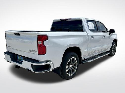 Iridescent Pearl Tricoat 2023 Chevrolet Silverado 1500 High Country