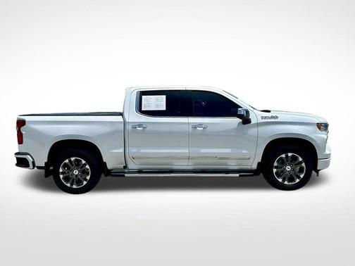 Iridescent Pearl Tricoat 2023 Chevrolet Silverado 1500 High Country