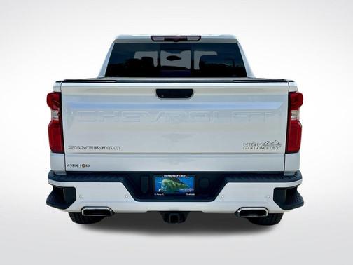 Iridescent Pearl Tricoat 2023 Chevrolet Silverado 1500 High Country
